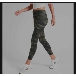 Athleta Camo Contender 7/8 Tight Leggings Olive Green Camouflage size Midium